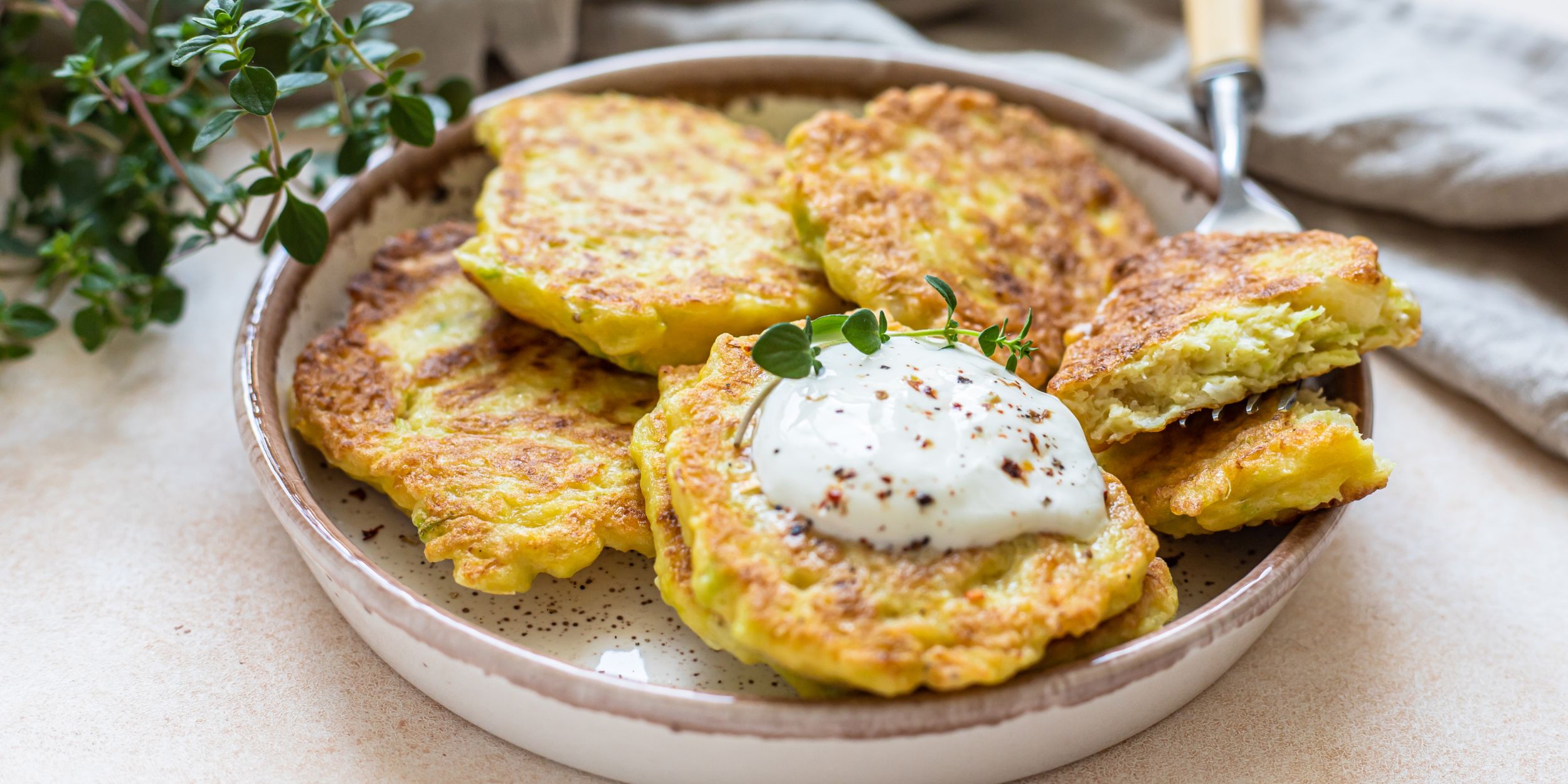 Как приготовить оладьи из кабачков: рецепты и секреты вкусного блюда Как приготовить оладьи из кабачков: рецепты и секреты вкусного блюда