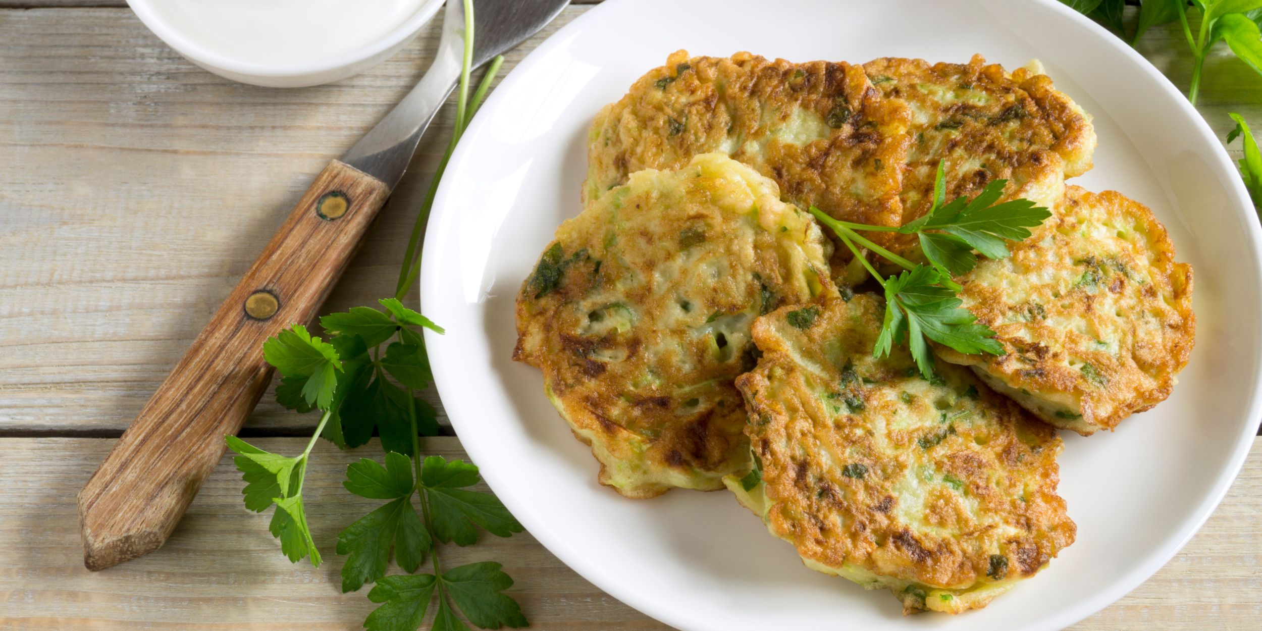 Как приготовить оладьи из кабачков: рецепты и секреты вкусного блюда Как приготовить оладьи из кабачков: рецепты и секреты вкусного блюда