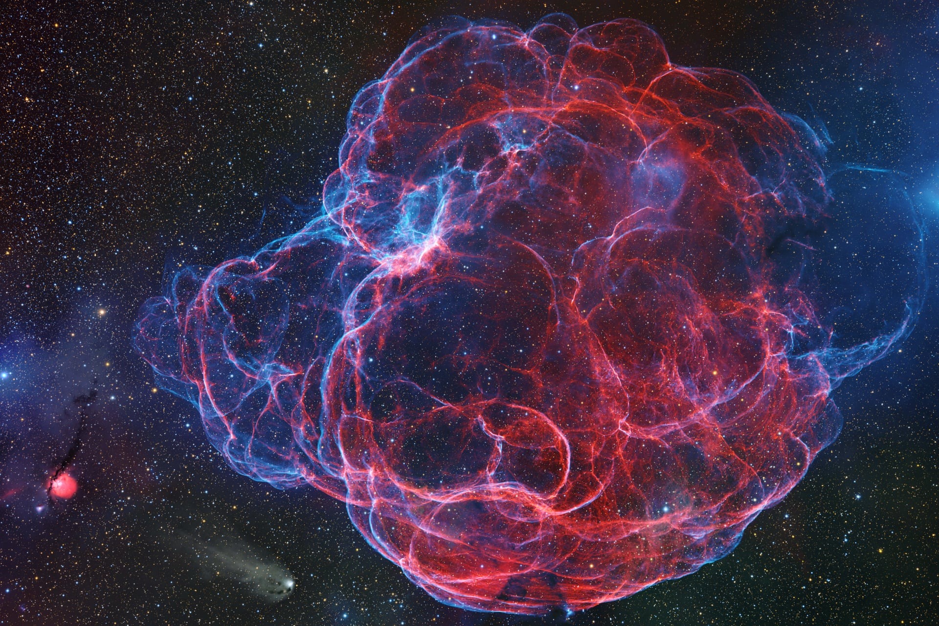 Солнечная бездна и&nbsp;огромная комета: 20 лучших фото с&nbsp;Astronomy Photographer of the Year&nbsp;2025
