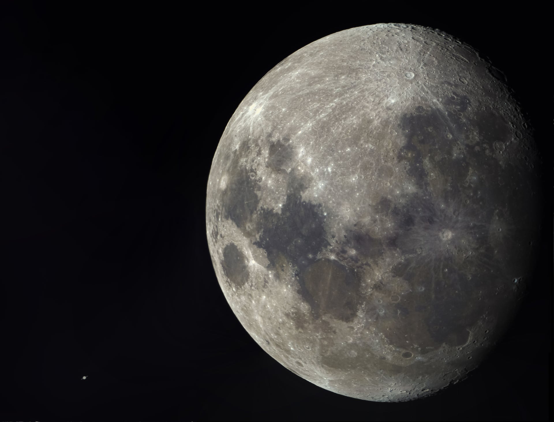 Солнечная бездна и&nbsp;огромная комета: 20 лучших фото с&nbsp;Astronomy Photographer of the Year&nbsp;2025