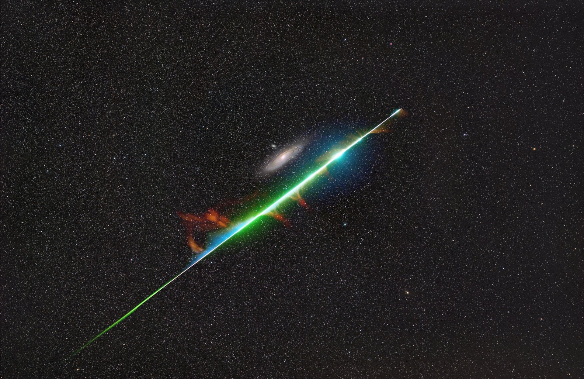 Солнечная бездна и&nbsp;огромная комета: 20 лучших фото с&nbsp;Astronomy Photographer of the Year&nbsp;2025